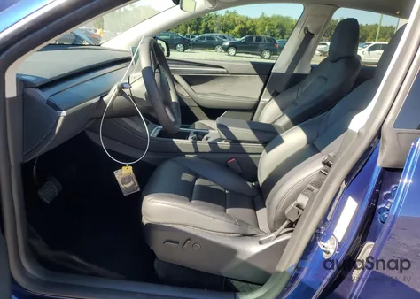 2024 Tesla Model Y z USA, uszkodzony, nr VIN 7SAYGDED4RF169134